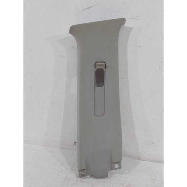  Moldura Superior Central Coluna Direita Toyota Hilux 2010