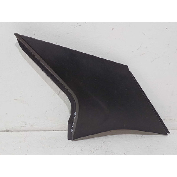 Aplique Traseiro Esquerdo Porta Malas Nissan Kicks 2018